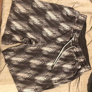 LULULEMON  liner-less- a 6/7 inch inseam